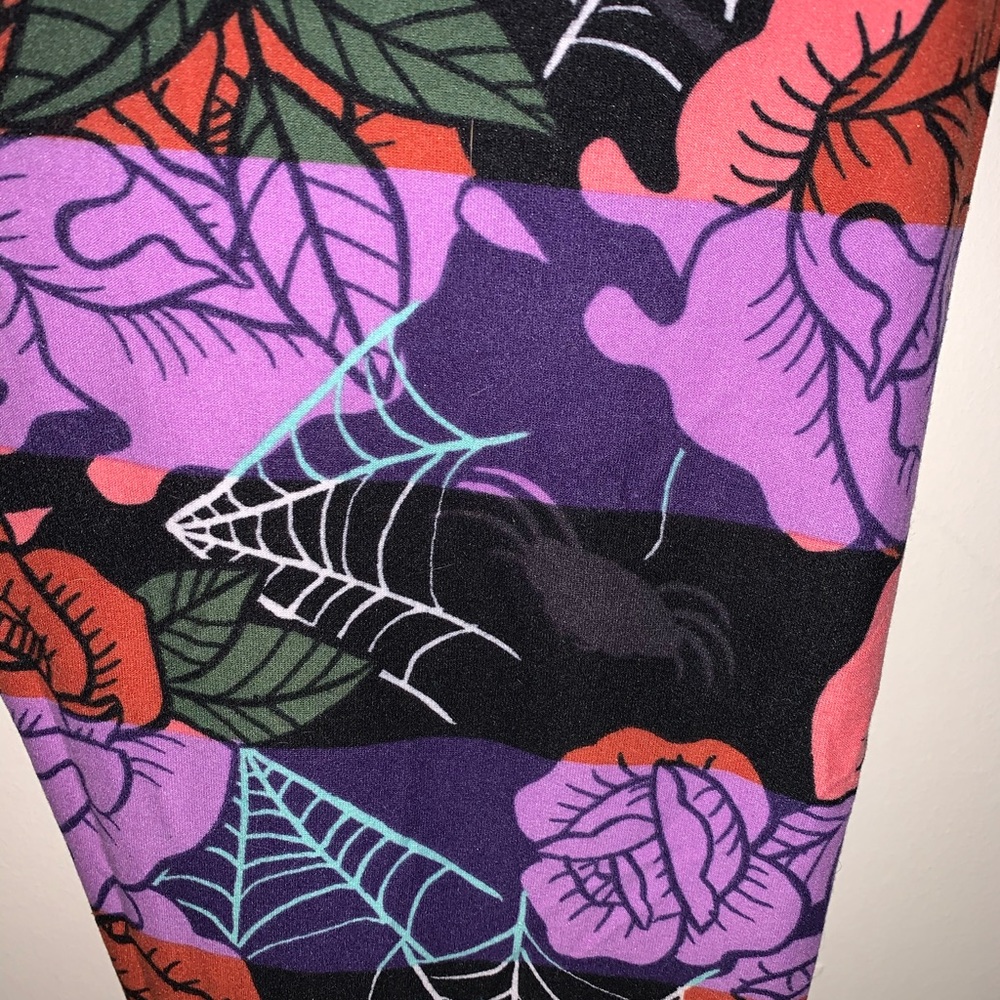 Lularoe Tall & Curvy spider web leggings